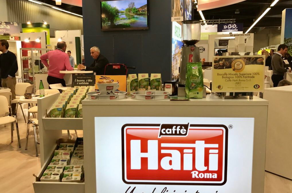 Stand espositivo Caffè Haiti a una fiera.